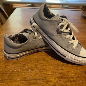 Women's Gray all star converse Size 6